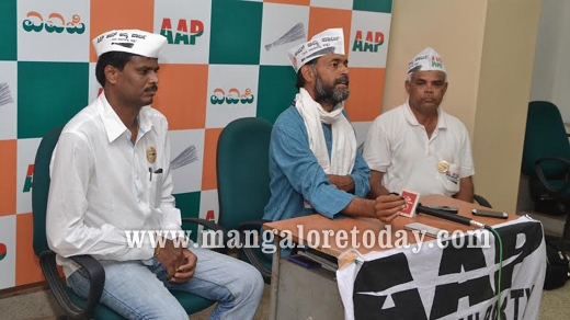 Yogendra Yadav 1